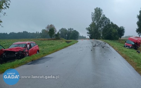 Czołowe zderzenie dwóch pojazdów