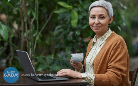 Dobry laptop dla seniora. Czyli jaki? Wyjaśniamy