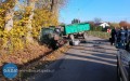 Zderzenie osobówki z traktorem, ranna jedna osoba