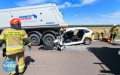 Wbił się w naczepe, wypadek na DK 94