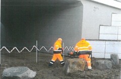 Niszczone są zagrodzenia przy A4