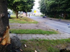Uderzył motocyklem w&nbsp;drzewo i&nbsp;uciekł