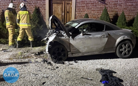Uderzył w&nbsp;przystanek i&nbsp;budynek